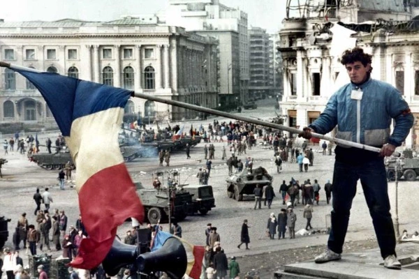 زندگی‌های توی شیشه؛ ترکیب سیاسی و جادو